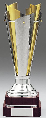 a href=nview.php?obraz=241img src=nv.gif width=23 height=20 border=0 style=margin-top:0px;margin-bottom:-4px a Puchar 241, ø29  h.76 puchary statuetki medale